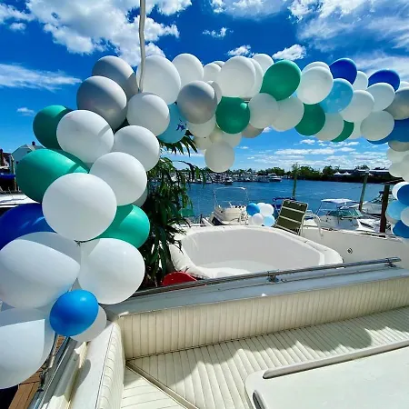 Oceanfront 3-Decks Condo @ Yacht